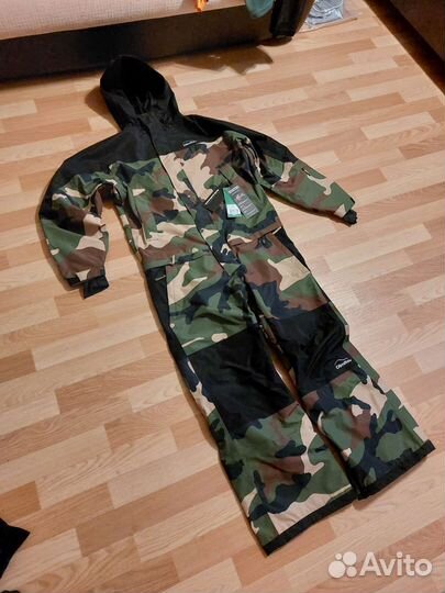 Горнолыжный (сноубордический) комбинезон