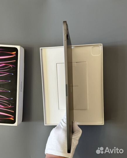 iPad Pro 12.9 (6th Generation) Wi-Fi 256 Gb