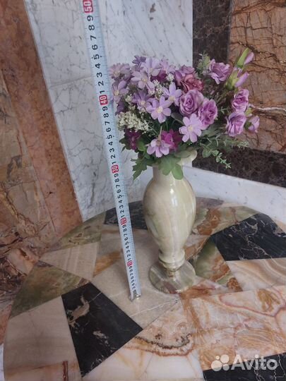 Ваза из оникса