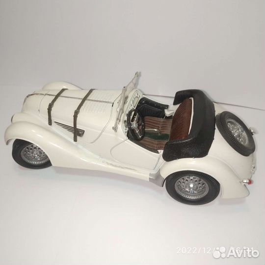 Модель автомобиля BMW 328 Roadster масштаб 1:18