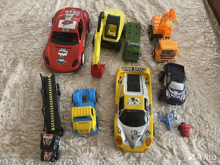 Игрушки пакетом машинки