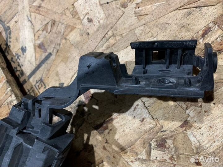 Кронштейн бампера задний правый Audi A4 B8