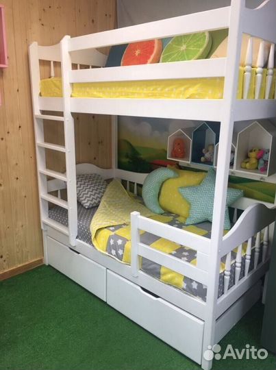 Детская кровать с бортиком