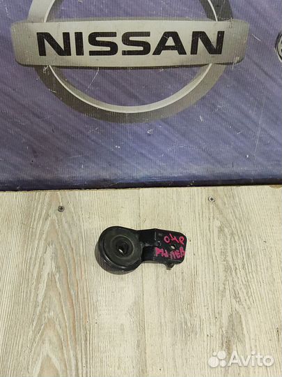 Кронштейн крепление Опора радиатора Nissan primera