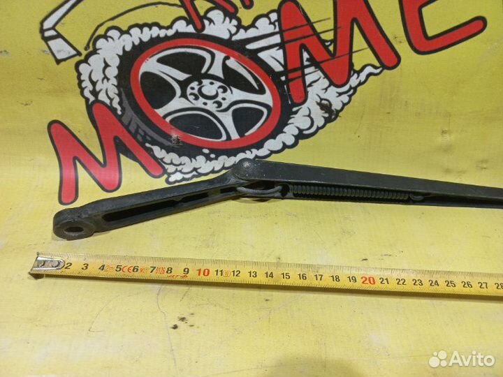 Поводок стеклоочистителя передний правый Ford