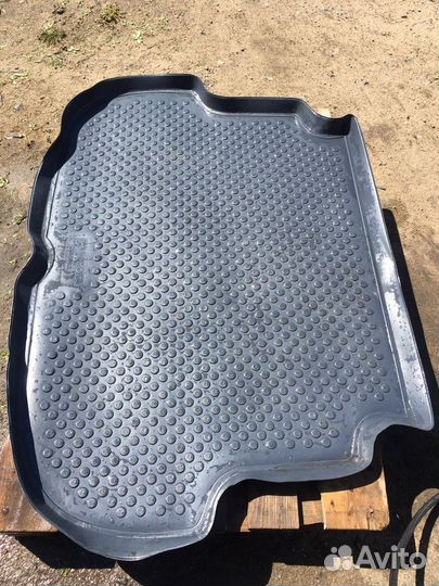 Коврик ванночка в багажник для красоверов и унив
