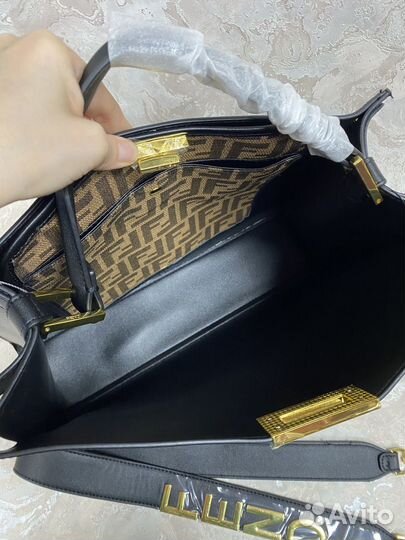 Сумка Fendi Peekaboo