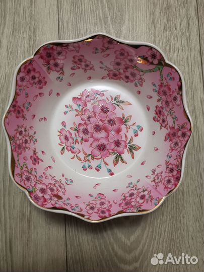 Конфетница фарфоровая