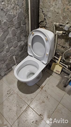 Унитаз с бачком