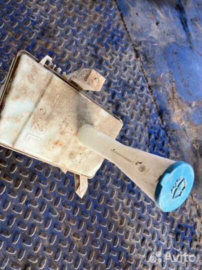 Бачок омывателя гур Nissan Bluebird Sylphy