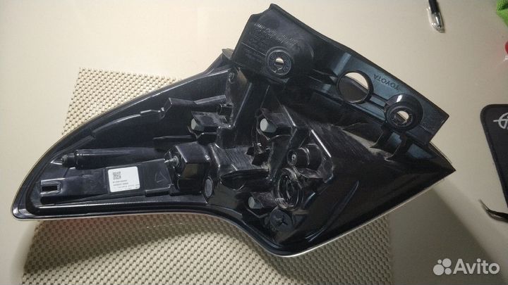 Задний правый фонарь в крыло RAV4 XA40 рестайлинг