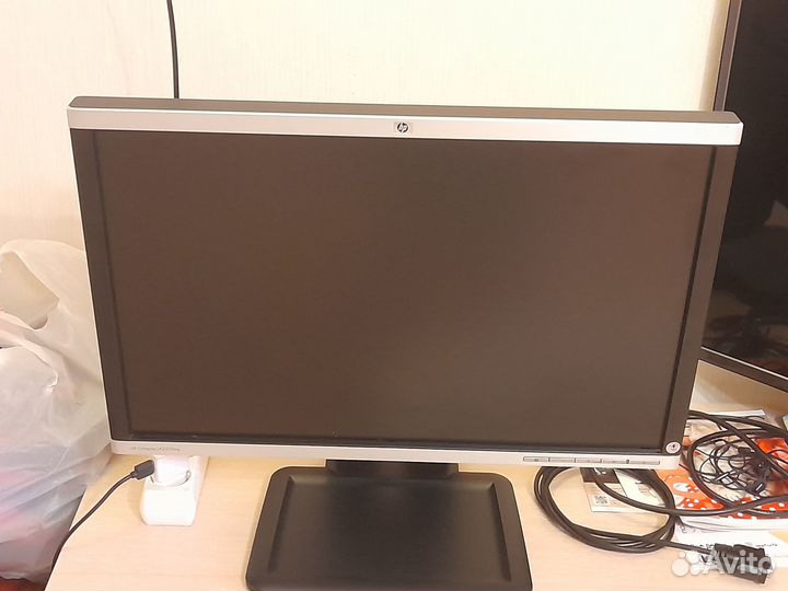 Монитор HP compaq LA2205WG