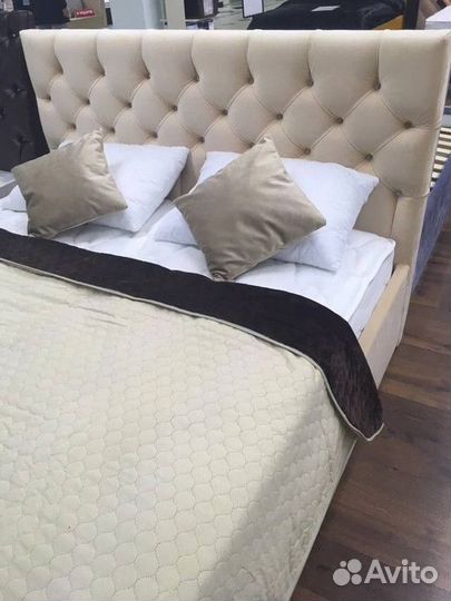 Кровать двухспальная с подъемным механизмом