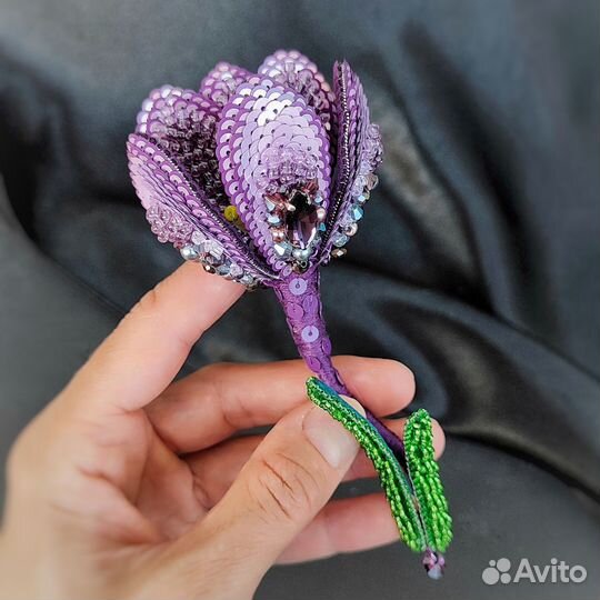 Брошь крокус