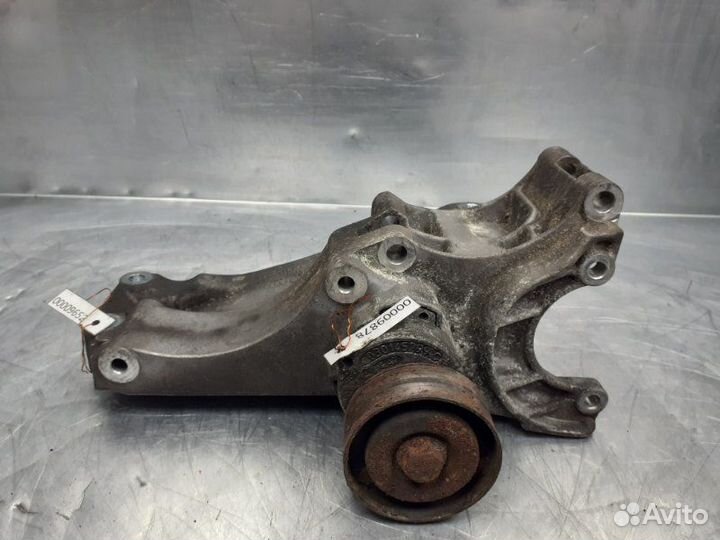 Кронштейн генератора Volkswagen polo (1999-2001)