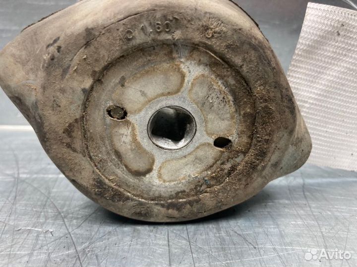 Опора кпп Volkswagen Passat B5 2000-2005