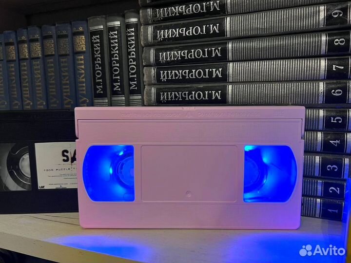 Розовая VHS кассета / ночник