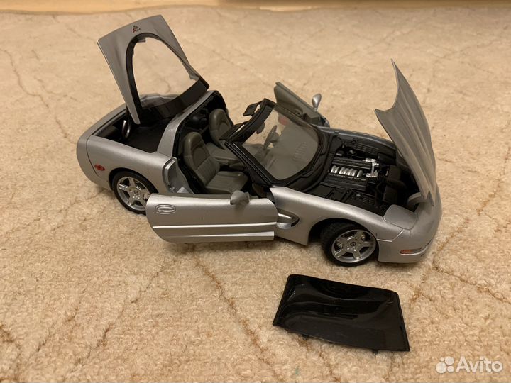 Chevrolet Corvett 1999 1/18