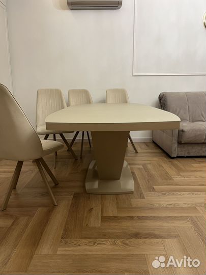 Обеденный стол