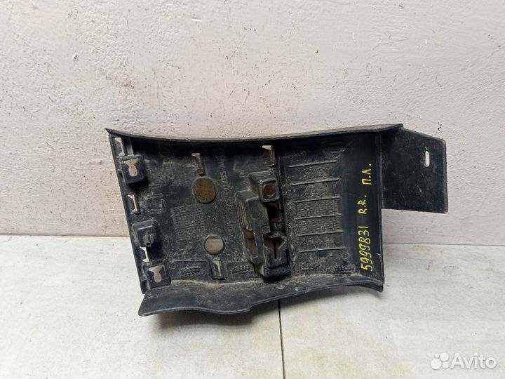 Накладка переднего крыла левого