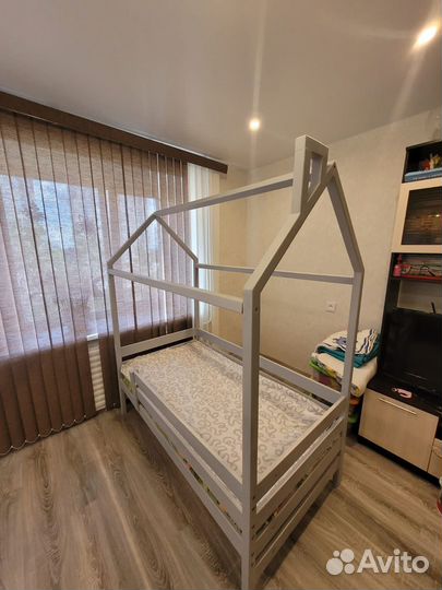 Детская кровать домик с матрасом