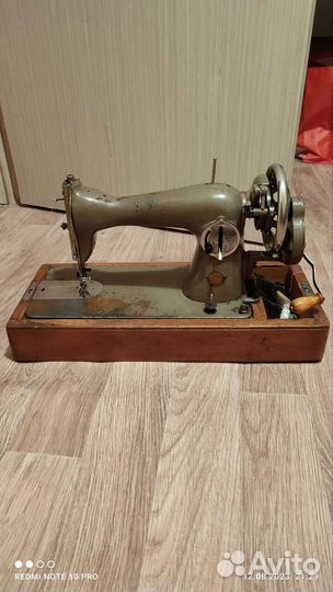 Швейная машина Подольск ручная