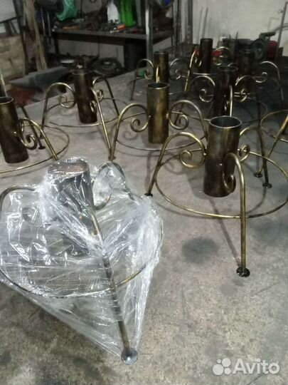 Кованые подставки для елок