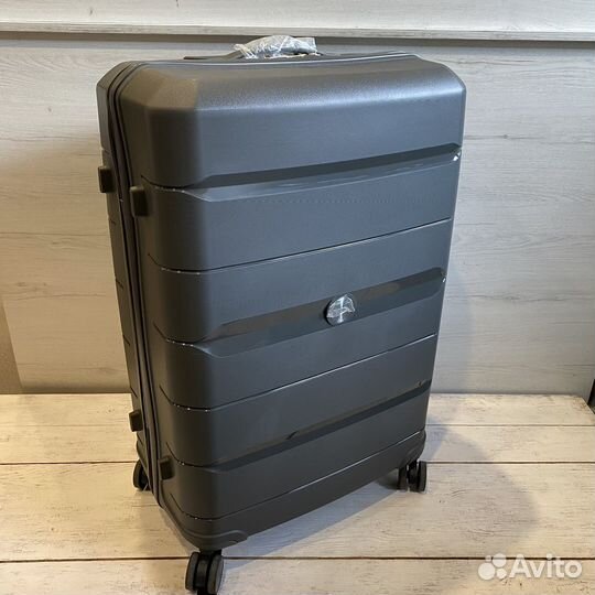 Большие чемоданы на колесах размер L