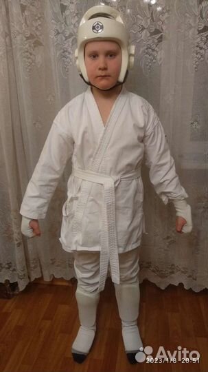 Кимоно с комплектом защиты на 10-11лет