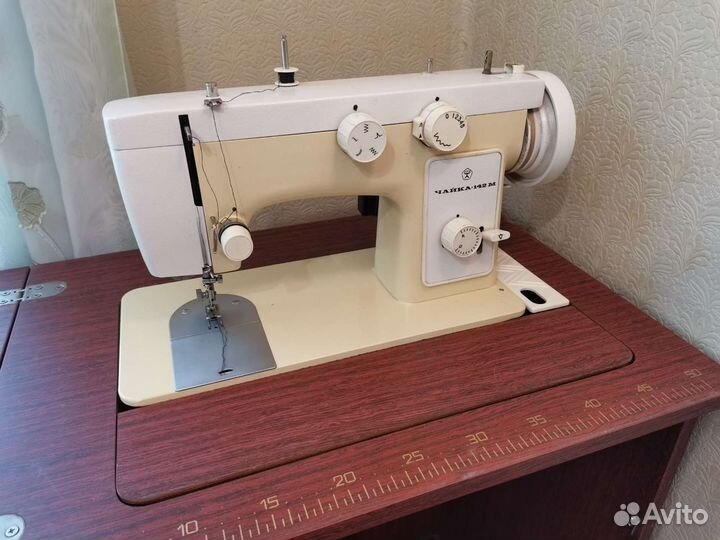 Швейная машина Чайка 142