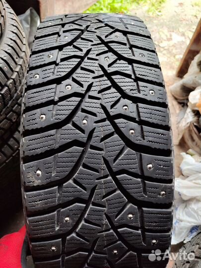Bridgestone Blizzak Spike-02 215/65 R16