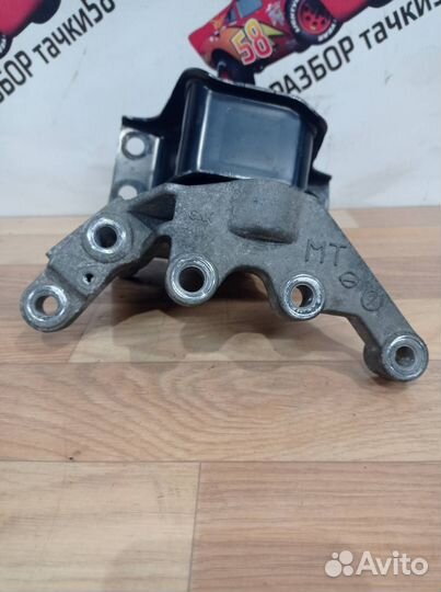 Подушка крепления двигателя правая Nissan Juke