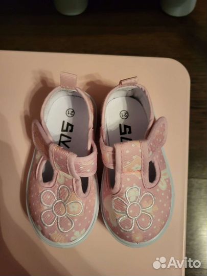 Сандалии для девочки 21 размер новые