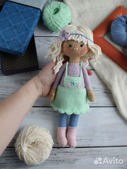 Кукла вязаная ручной работы