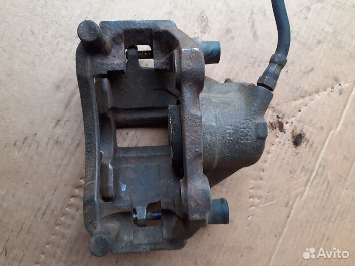 Суппорт тормозной передний правый Ауди 80/90 В4