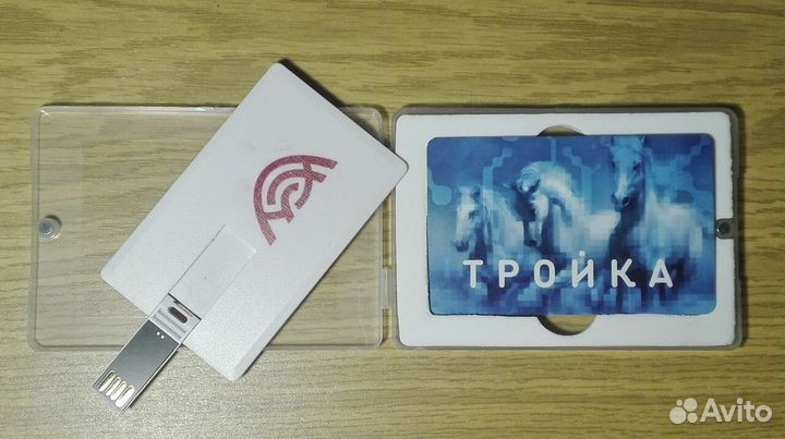 Новая флешка 16 GB и картхолдер