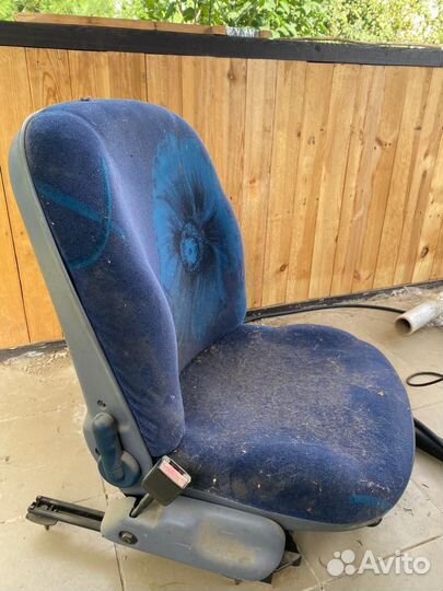 Передние сиденья twingo