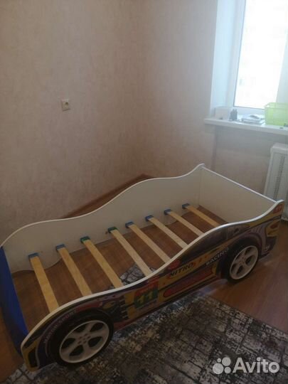 Детская кровать машина