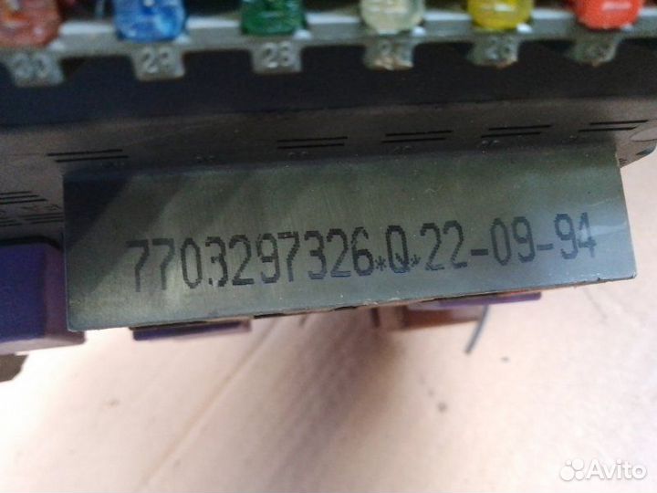 Блок предохранителей Renault Laguna 1995