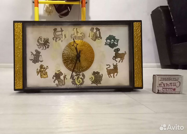 Часы настольные молния СССР