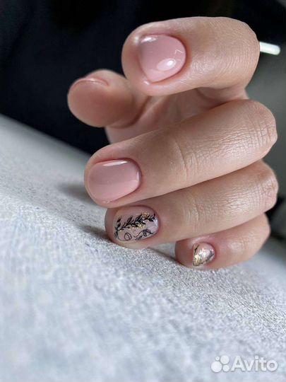 Модель на маникюр