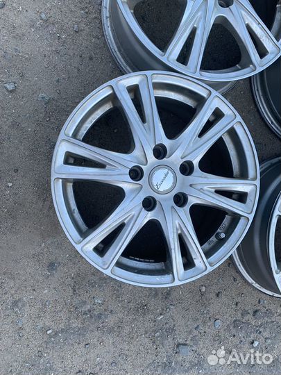 Литье Exceeder R16 5*114.3 et53 цо73 4шт из японии