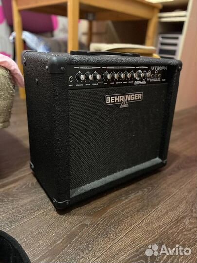Комбоусилитель behringer VT30FX