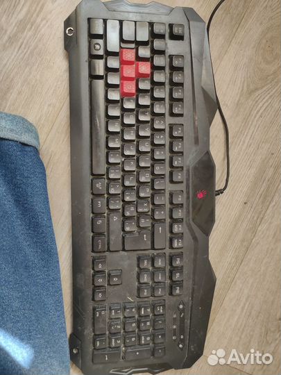 Игровая клавиатура и мышь