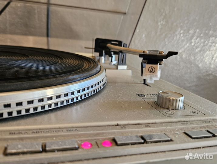 Виниловый проигрыватель