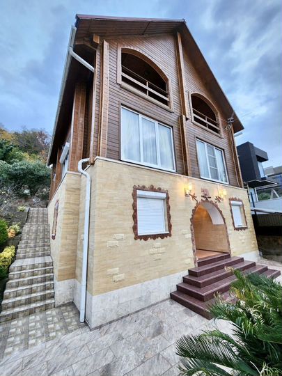 Дом 171,5 м² на участке 5,4 сот.