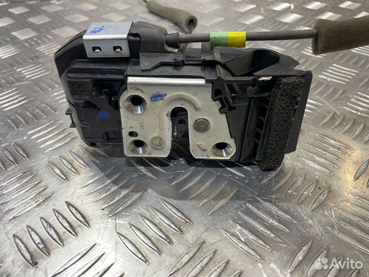 Замок двери задний левый Nissan Juke 1.6 CVT