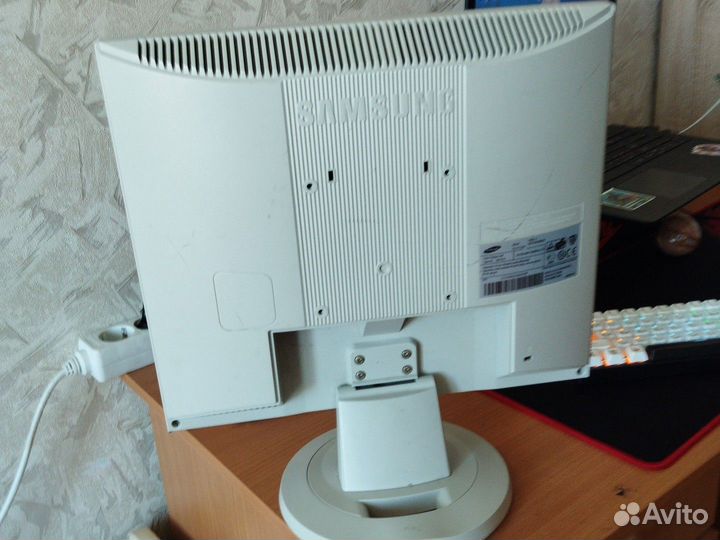 Монитор Samsung + провод vga на vga