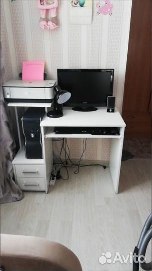 Компьютерный стол с 2-мя ящиками белый