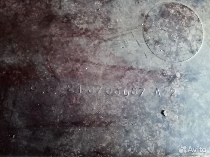 Карболитовая крышка для аккумулятора автомобиля